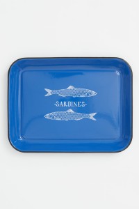 Duży talerz emaliowany Sardines azul 34 cm x 26 cm
